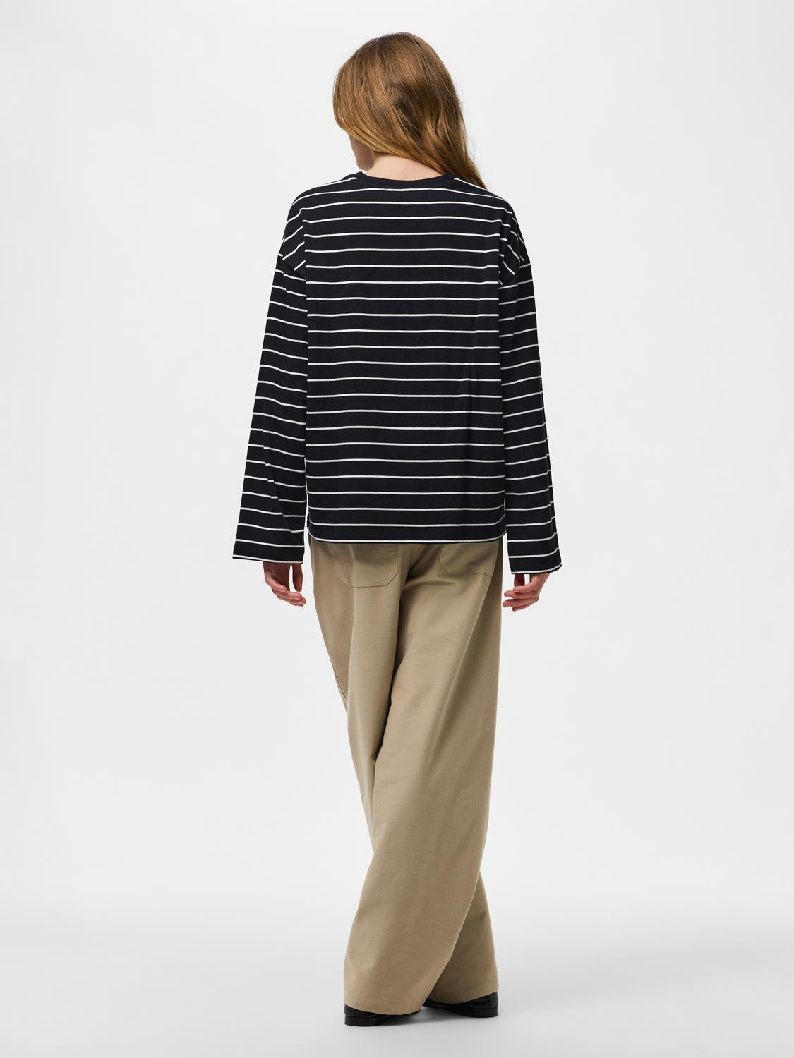 model_shot-back